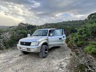 Wynajem samochodu, Samochód terenowy 7-osobowy Toyota Land Cruiser Off Road