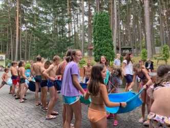 Obóz młodzieżowy, „FABRYKA ATRAKCJI”: Laser Tag, Wojskowy Biwak, Park Linowy, Sport, Integracja, Chill out. Ośrodek z basenem letnim. Kolonia 8-12 lat i obóz 13-16 lat