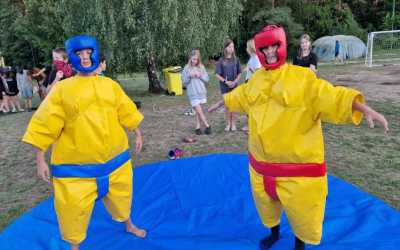 Obóz młodzieżowy, Piecki – kolonia z językiem angielskim Mazurskie Chaty, 10 dni 10-14 lat